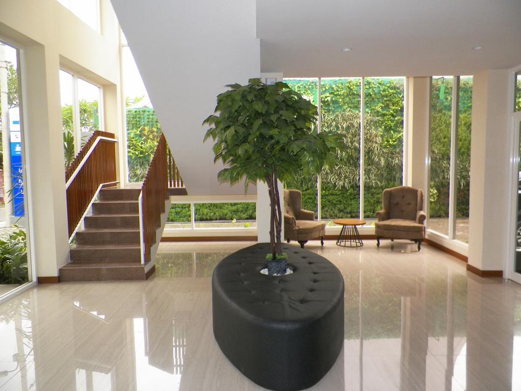 Aveon Express Hotel By Daphna International Yogyakarta Exterior foto