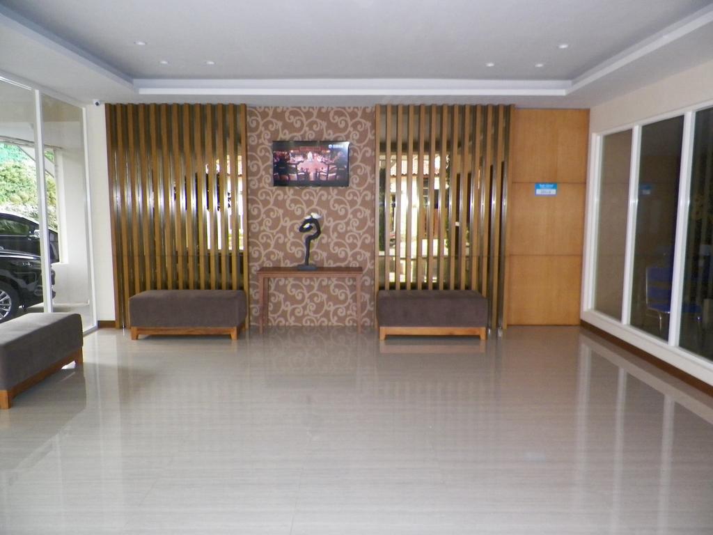 Aveon Express Hotel By Daphna International Yogyakarta Exterior foto