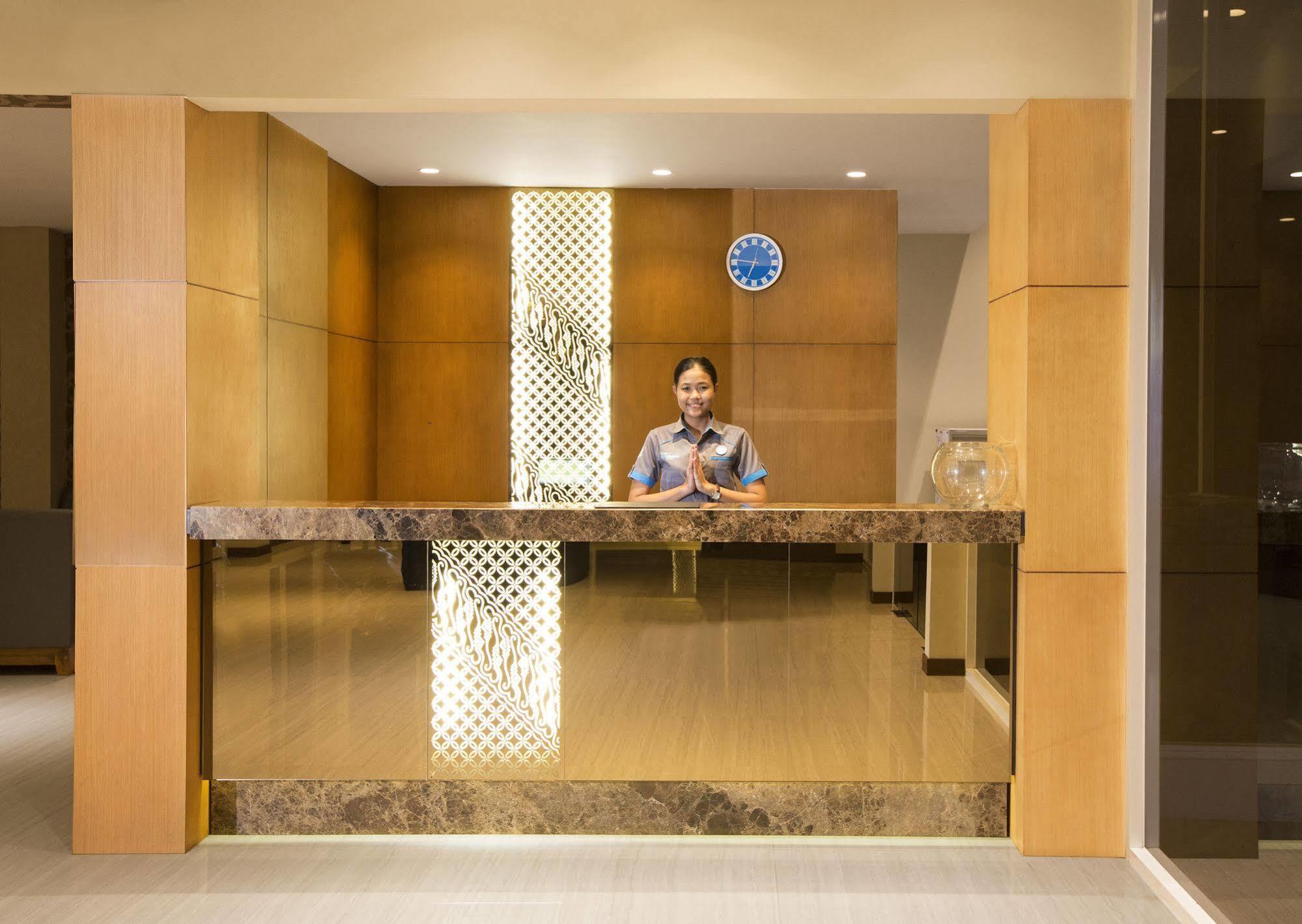 Aveon Express Hotel By Daphna International Yogyakarta Exterior foto